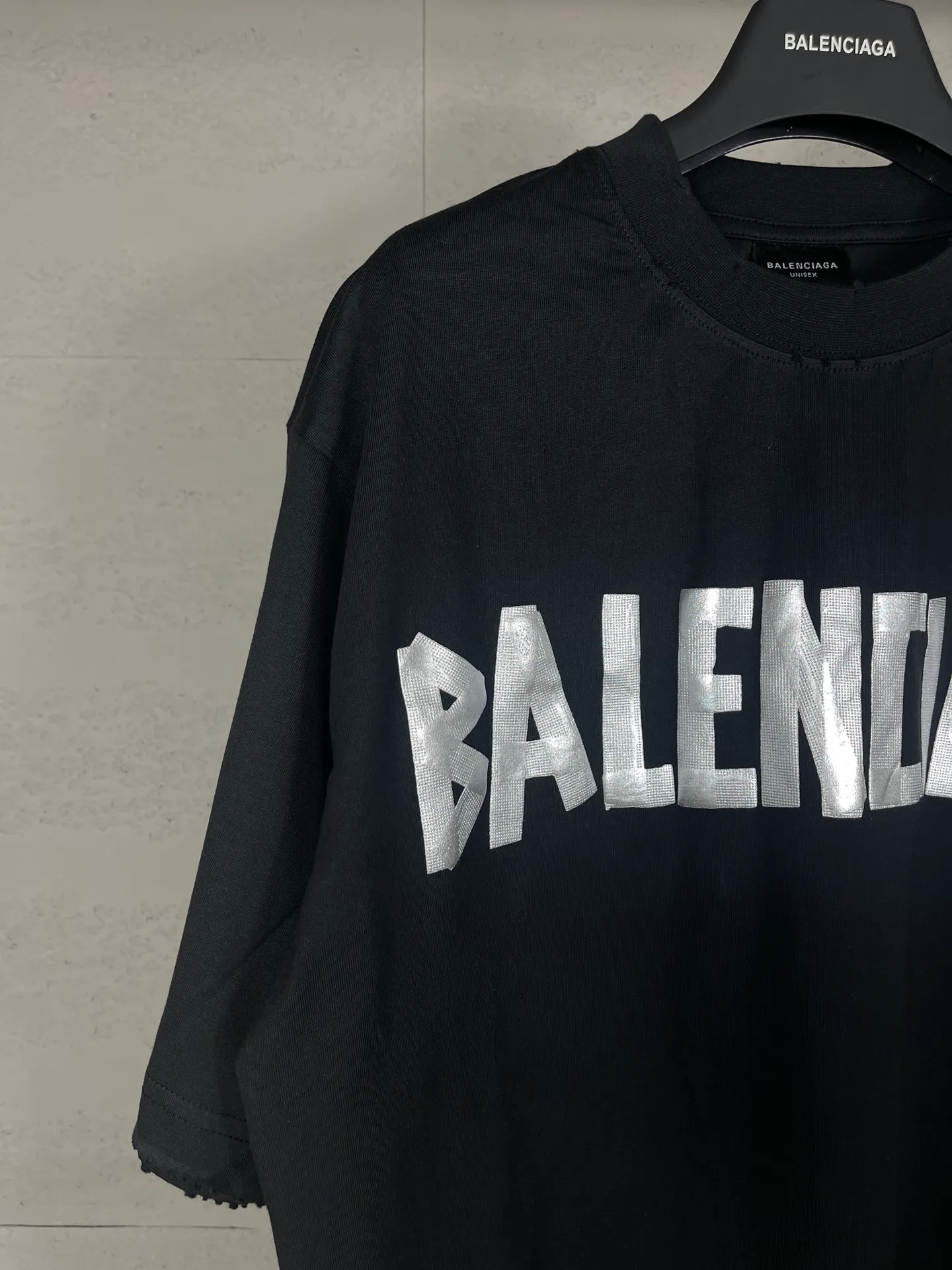 【 . Quality】BALENCI*GA/ .24ss Classic . . T . . ZP . 260 ， . ， ， 。Classic ， . ， 。 . ， 。 ， ， 。 OS . Same Style。 ：BL 223383 ： ， ，Khaki Size：XS S M L